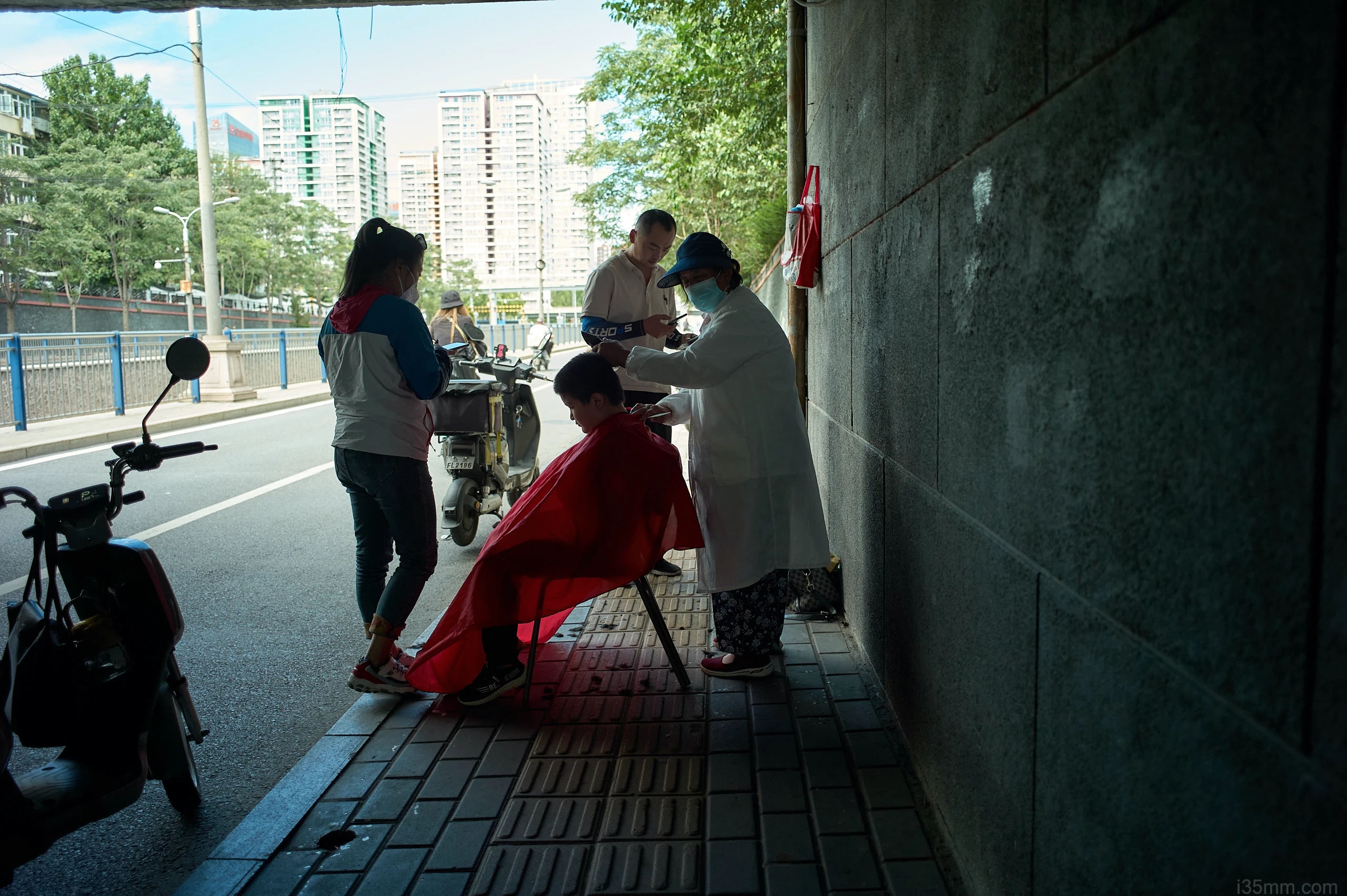 Temporary barber store